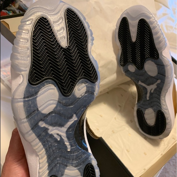 Bnwt Air Jordan Gold size 11 - Picture 4 of 5